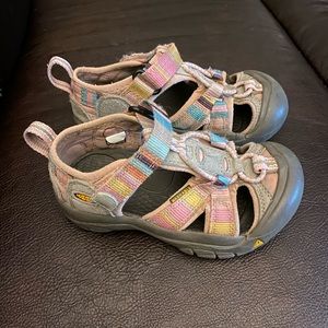 Keen girls toddler size 9
